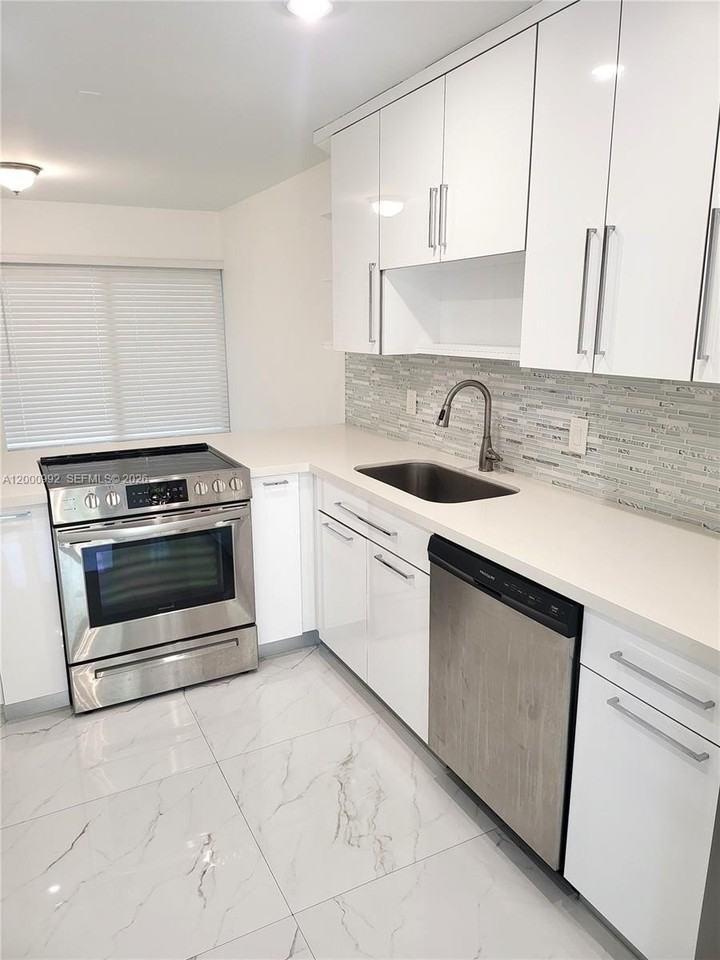 9723 N New River Canal Rd #416 - Photo 4 of 50