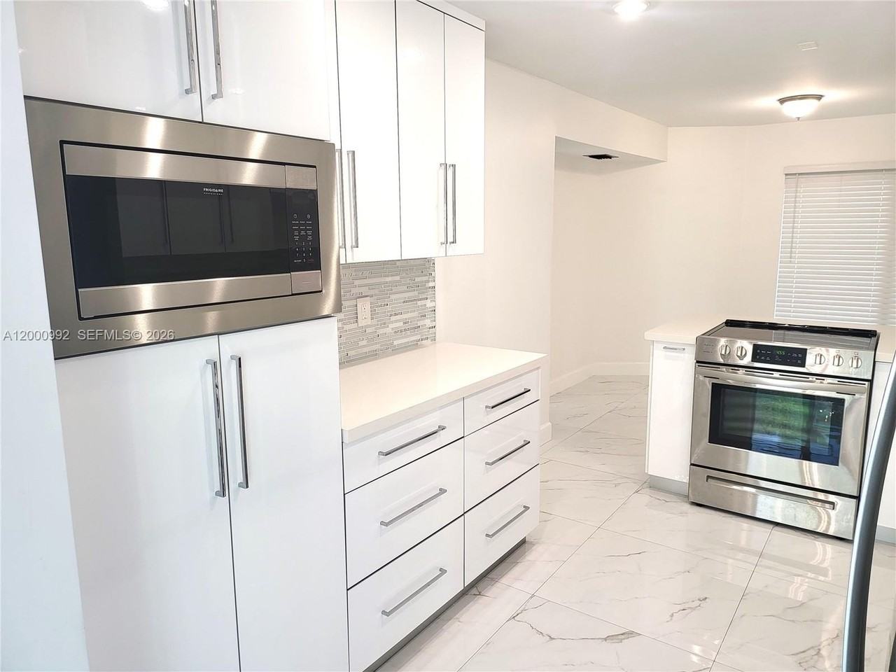 9723 N New River Canal Rd #416 - Photo 5 of 50