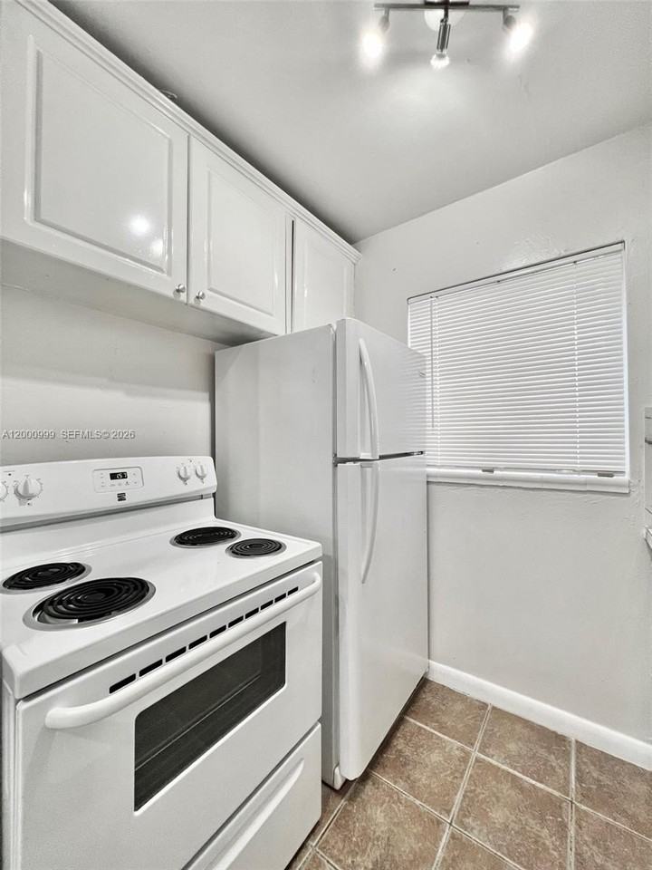 10 Nw 77th St #8 - Photo 4 of 13