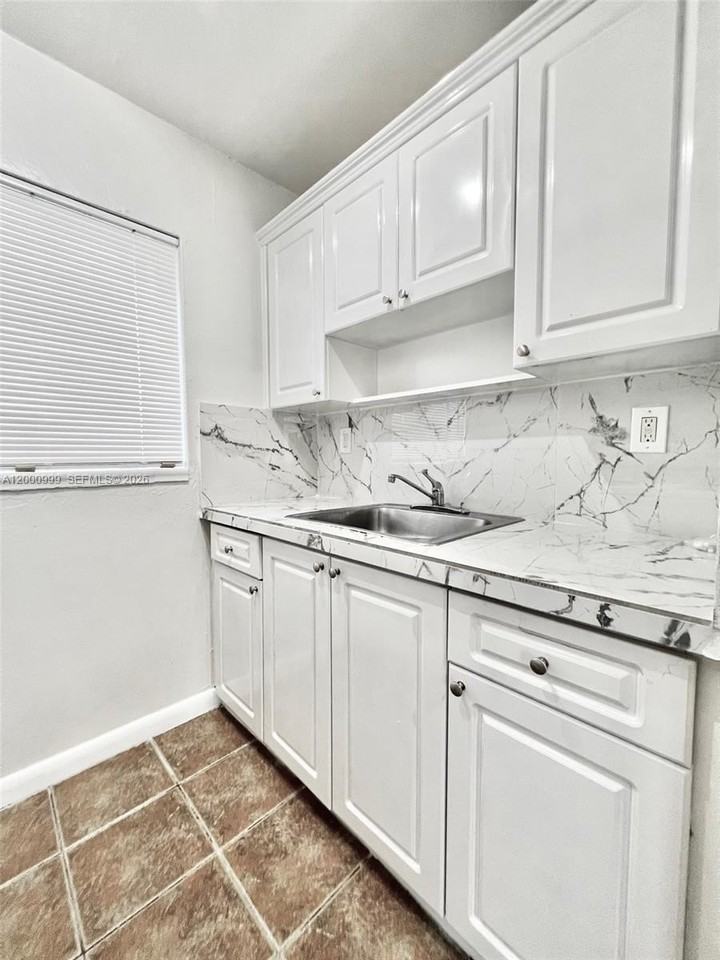 10 Nw 77th St #8 - Photo 5 of 13