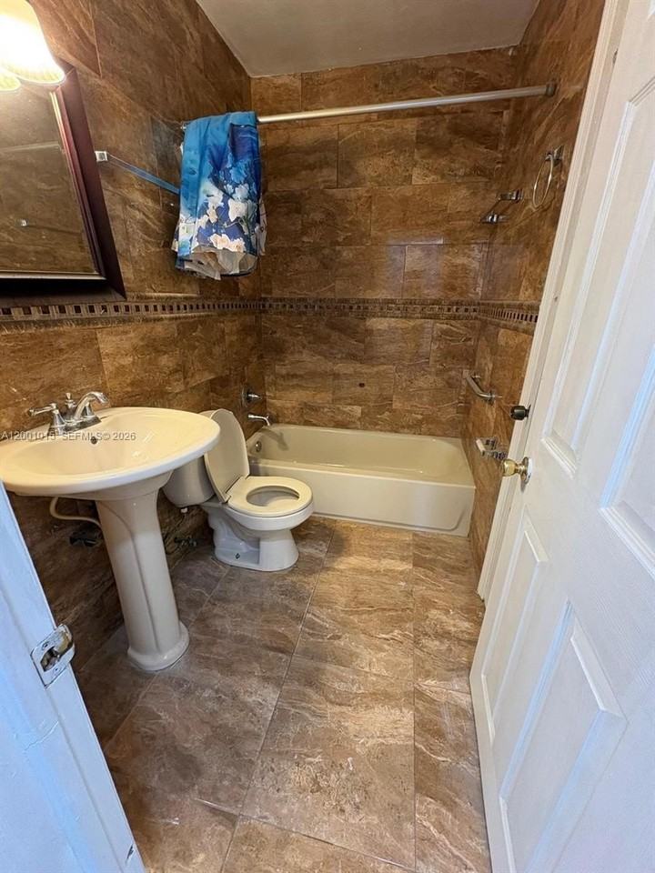 2531 Nw 88th St #2531 - Photo 4 of 9