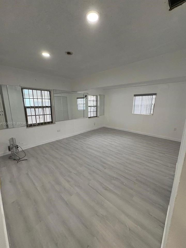 2531 Nw 88th St #2531 - Photo 5 of 9