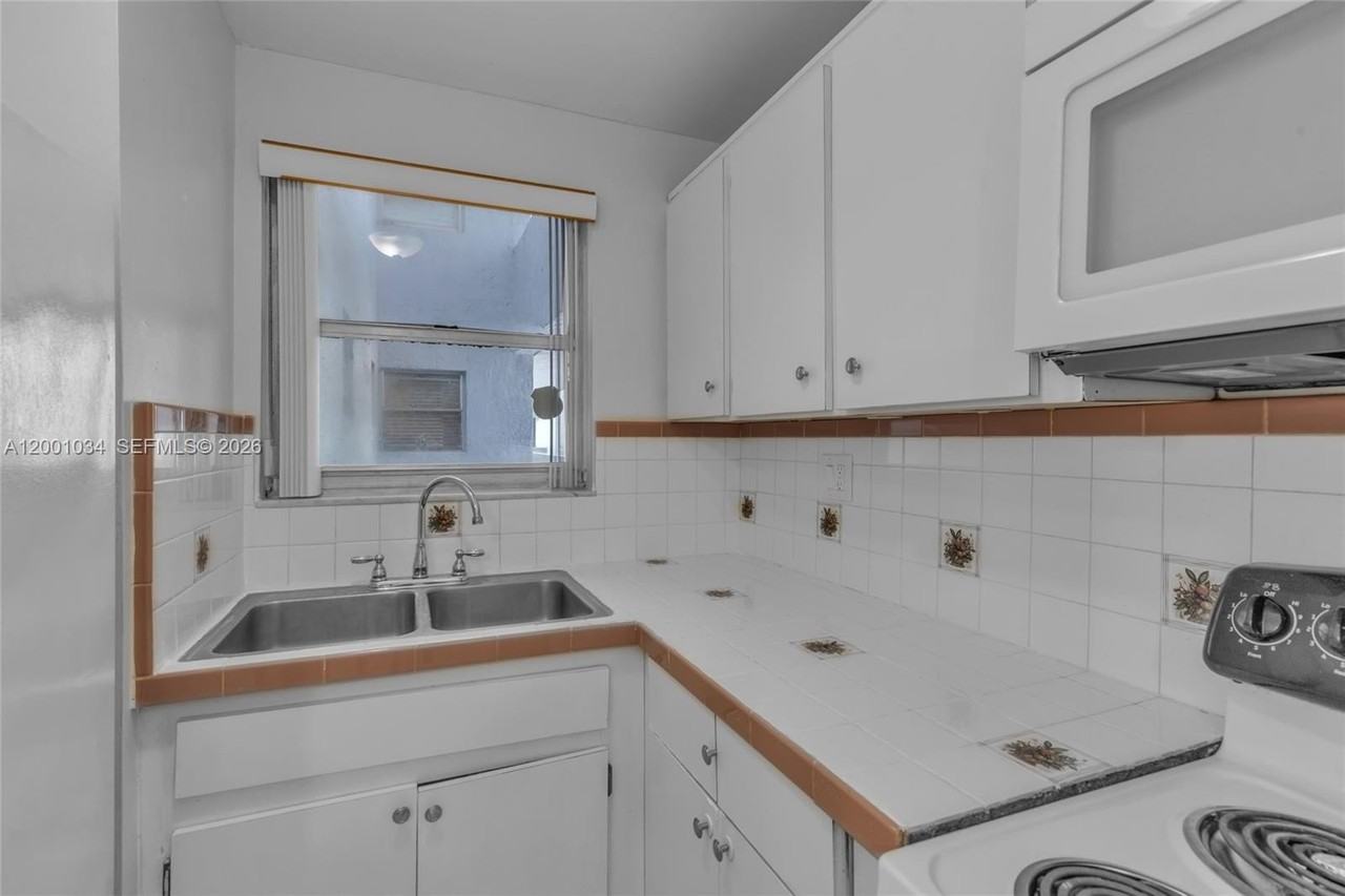 210 Fontainebleau Blvd #210 - Photo 3 of 32