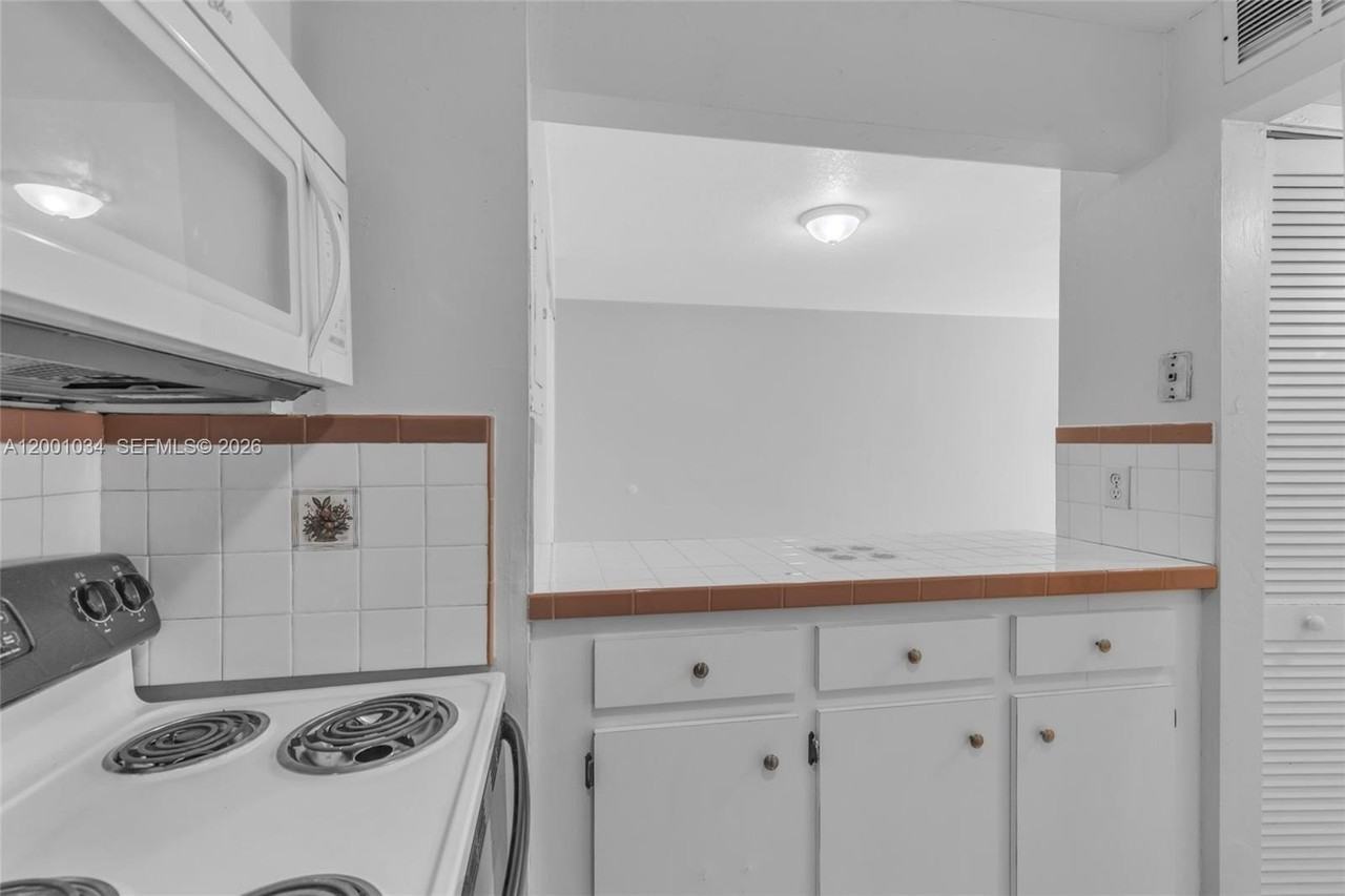 210 Fontainebleau Blvd #210 - Photo 5 of 32