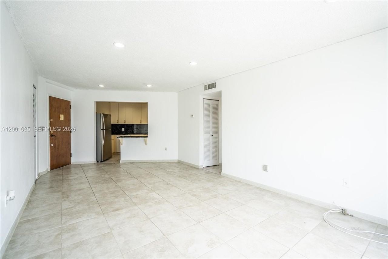 7150 Indian Creek Dr #506 - Photo 3 of 14