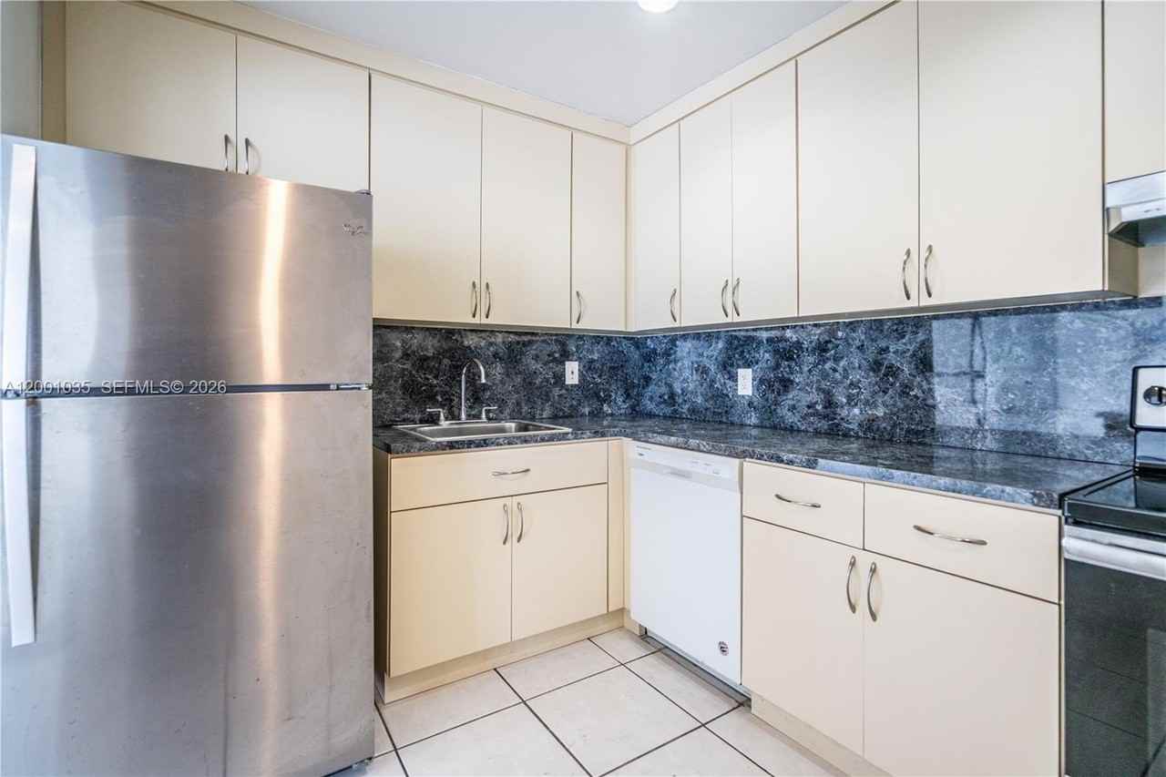 7150 Indian Creek Dr #506 - Photo 5 of 14