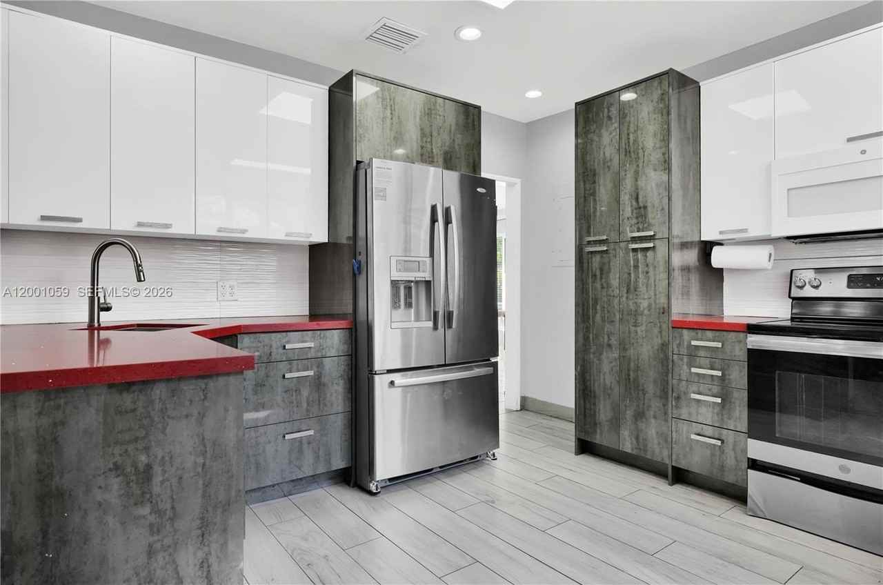 820 W 43rd Ct - Photo 3 of 16