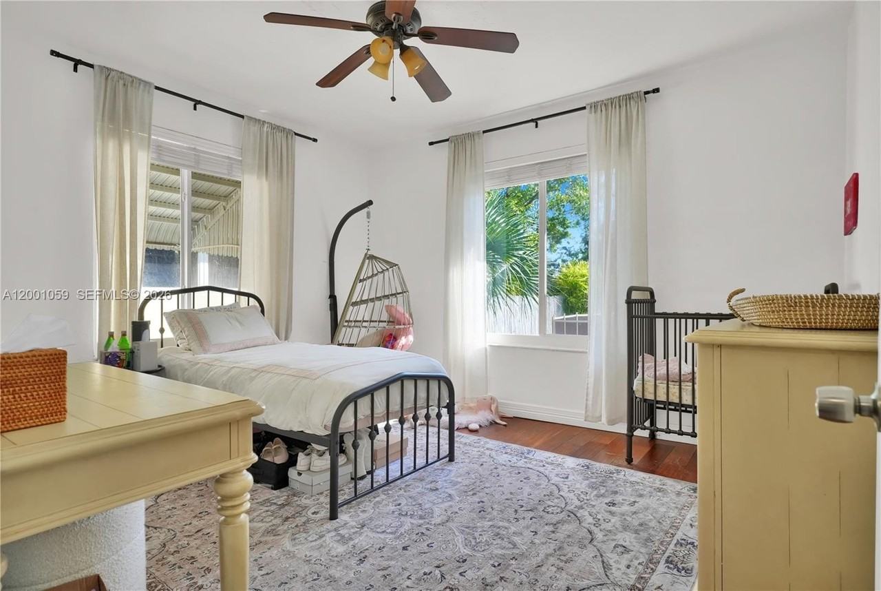 820 W 43rd Ct - Photo 6 of 16