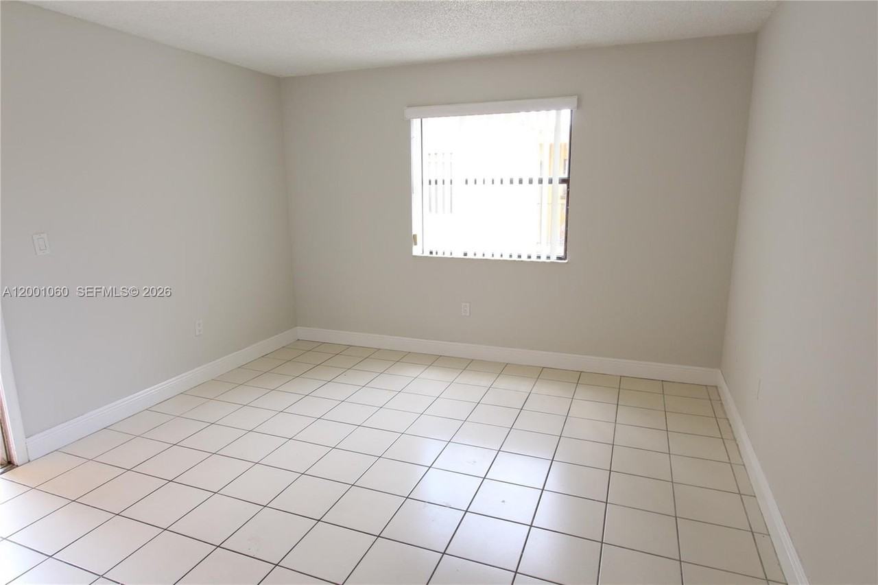 650 Nw 114th Ave #201 - Photo 3 of 18