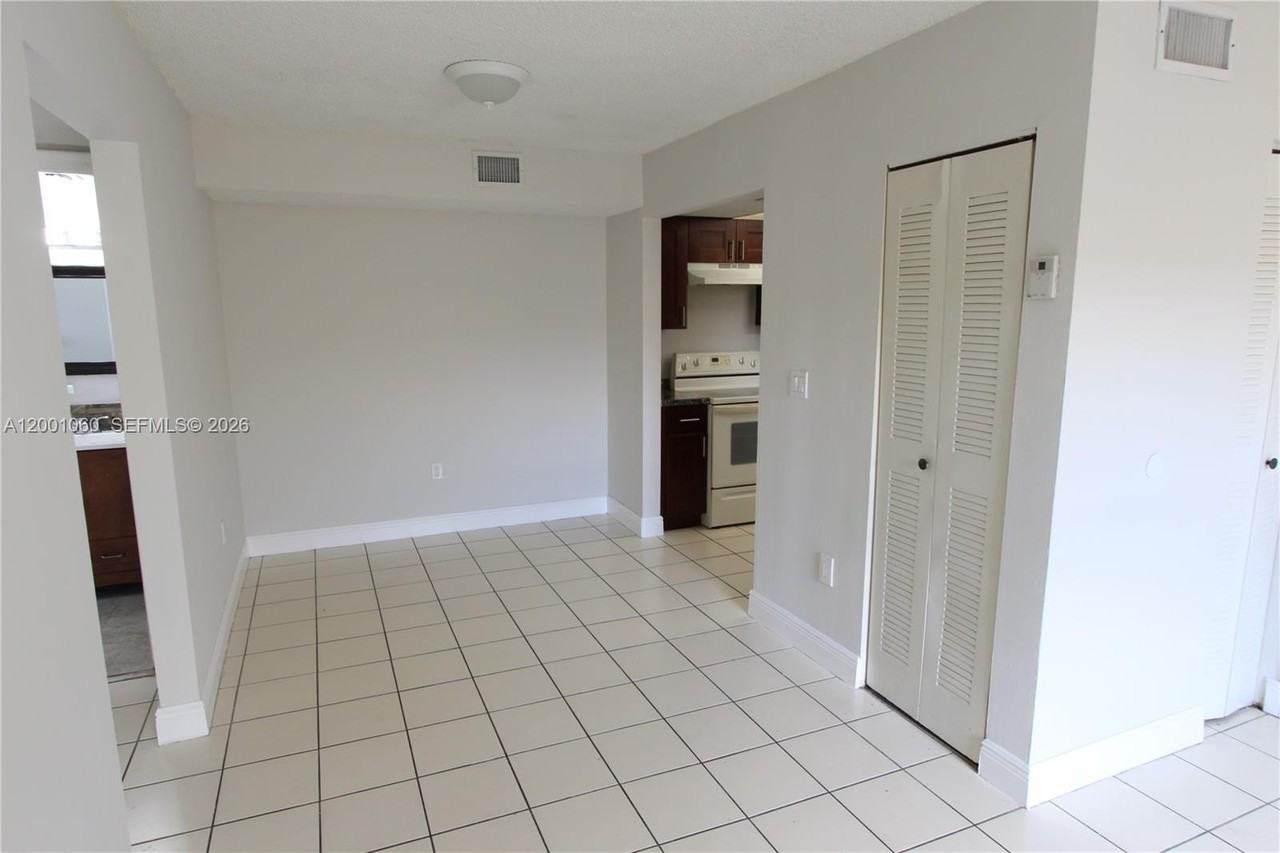 650 Nw 114th Ave #201 - Photo 4 of 18