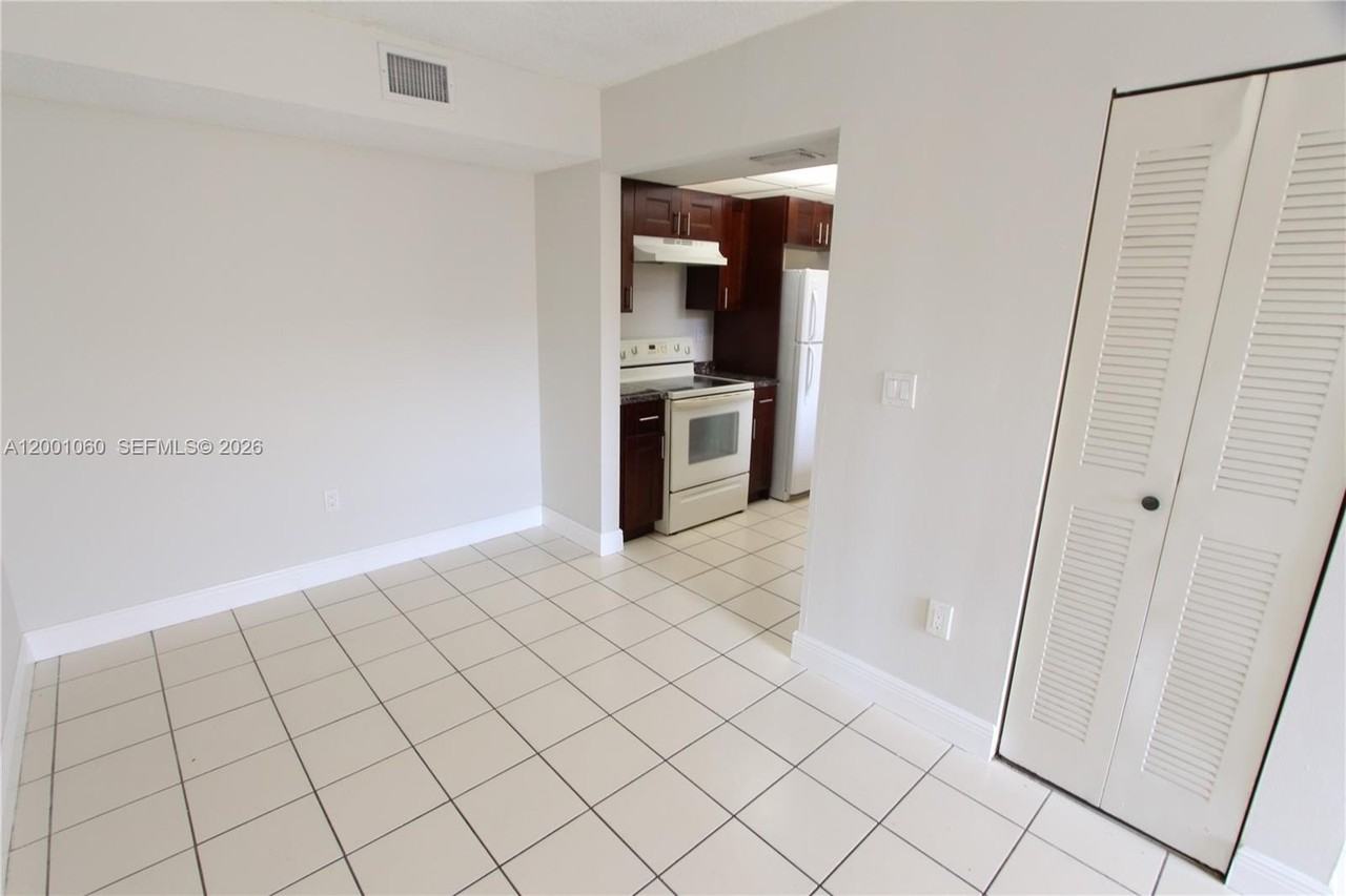 650 Nw 114th Ave #201 - Photo 5 of 18