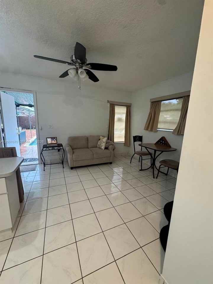 5501 Sw 89th Ave #2 - Photo 6 of 12