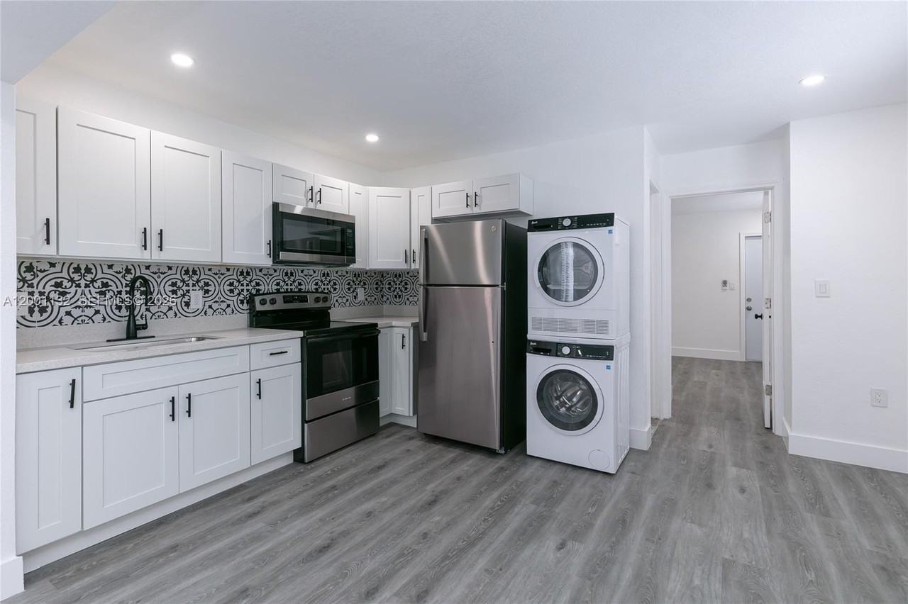 6125 Sw 40th Ct #4 - Photo 4 of 15