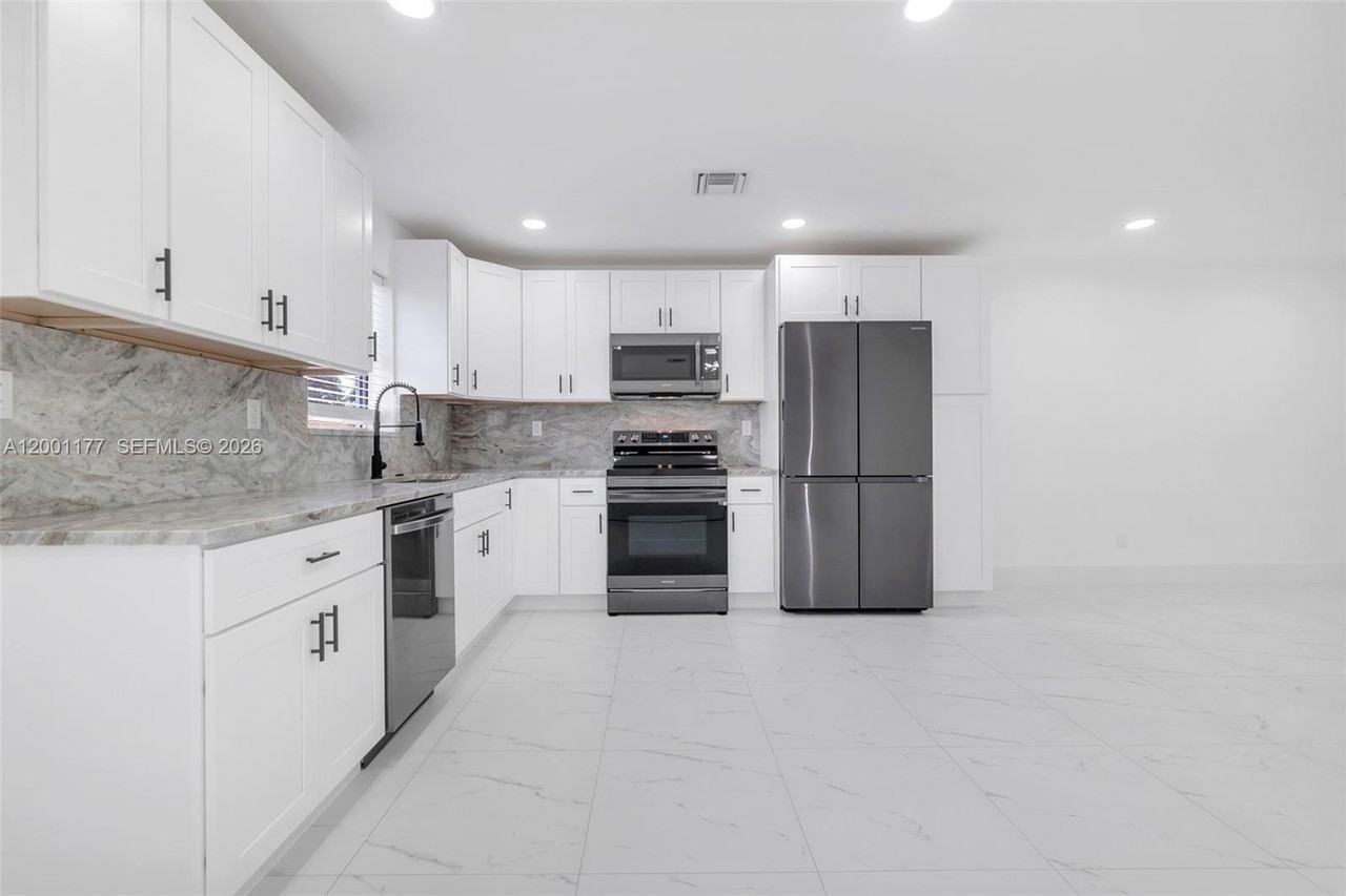 810 Sw 14th Ct - Photo 2 of 25
