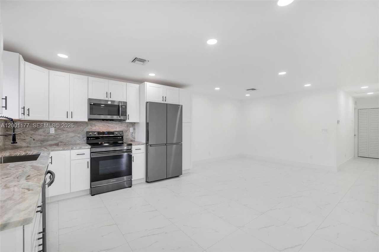 810 Sw 14th Ct - Photo 5 of 25