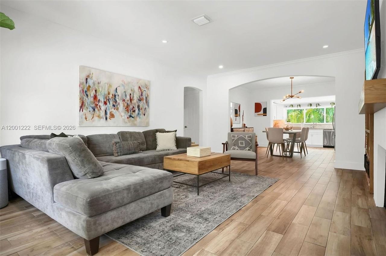 2311 Sw 9th Ave - Photo 5 of 34