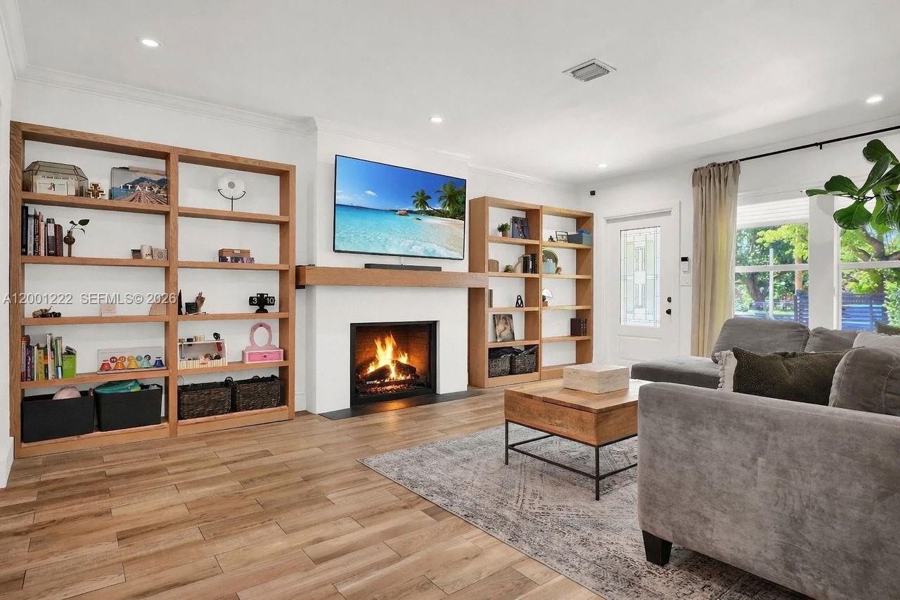 2311 Sw 9th Ave - Photo 6 of 34