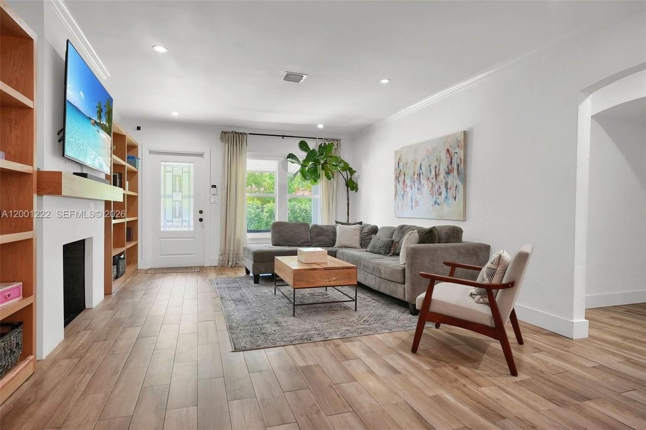 2311 Sw 9th Ave - Photo 7 of 34