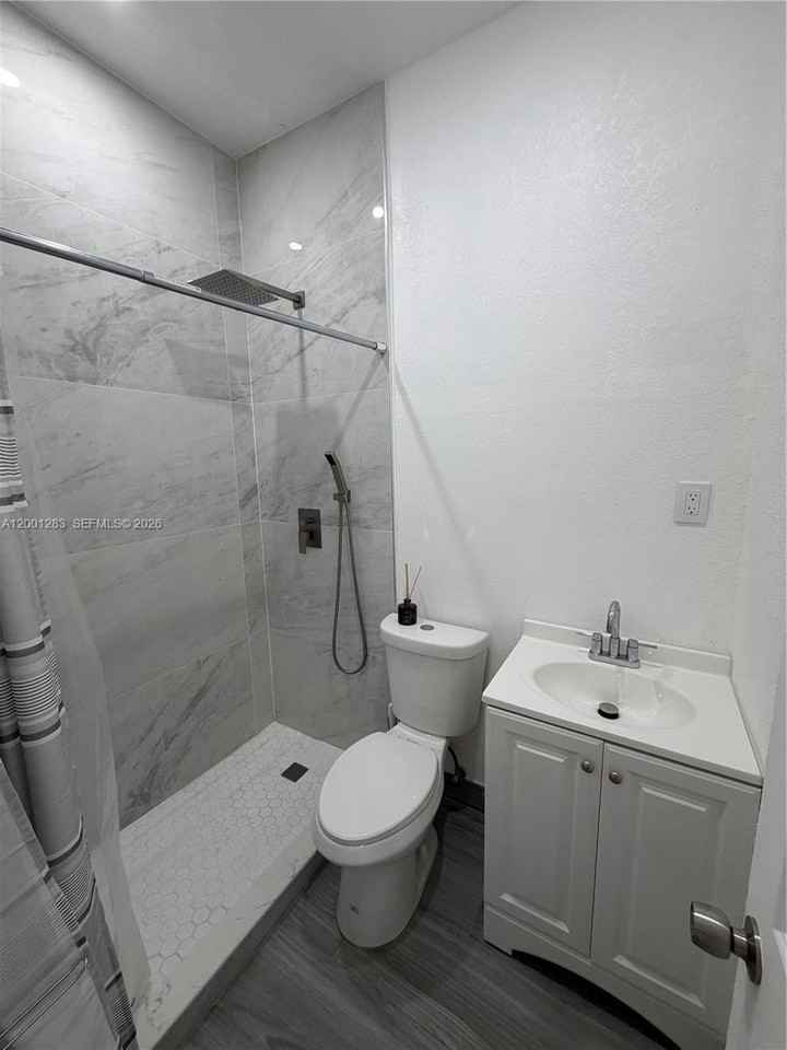 2442 Ne 3rd Ct #A - Photo 6 of 7
