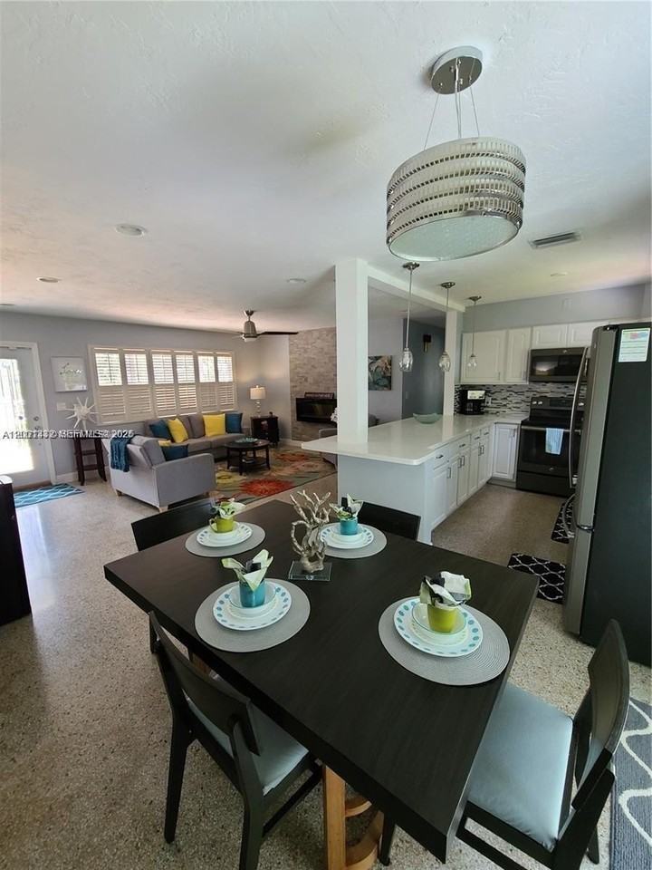 2741 Ne 16th Ave - Photo 3 of 19