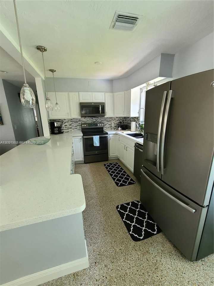 2741 Ne 16th Ave - Photo 7 of 19