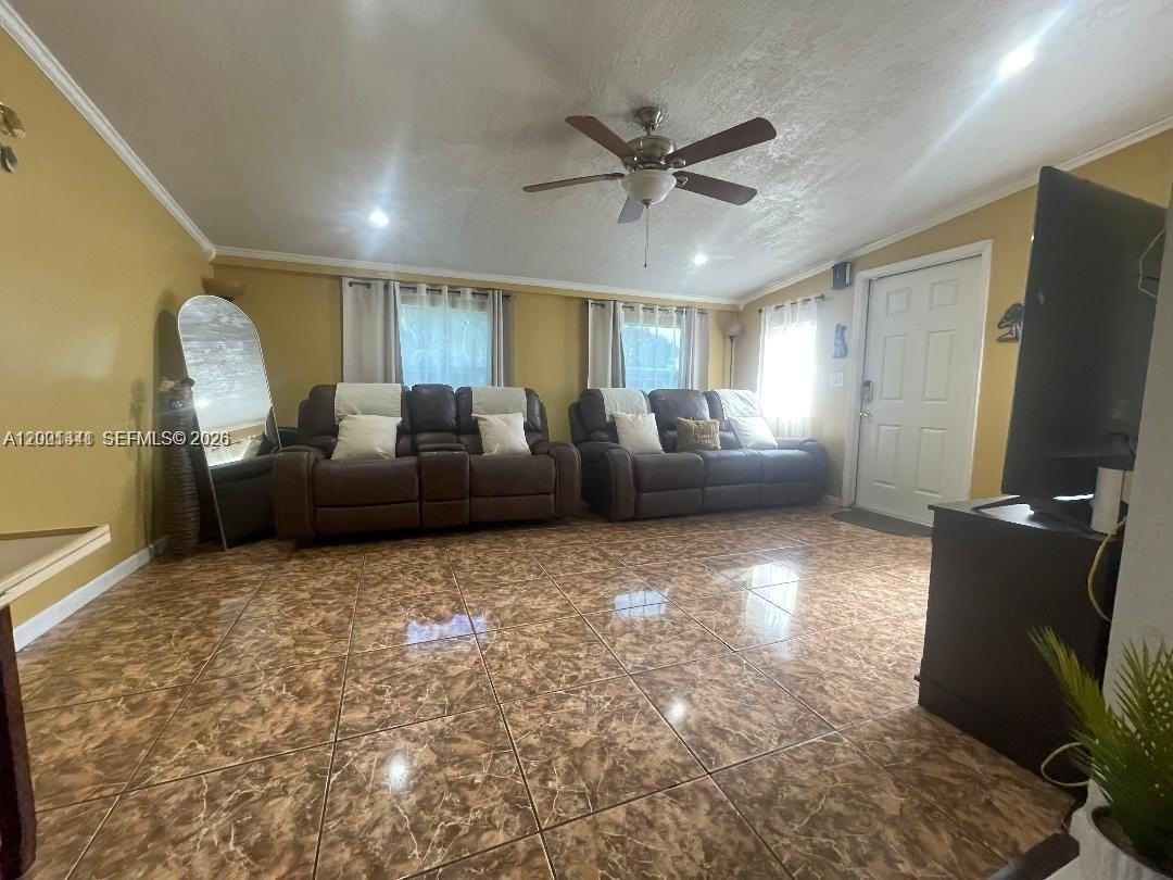 800 N 70th Ave - Photo 4 of 16