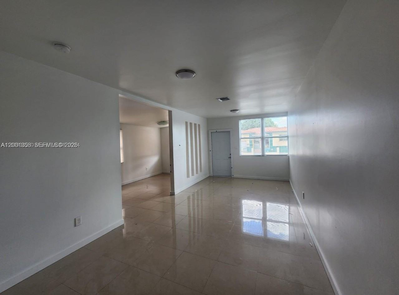 1726 Sw 25th Ave #1 - Photo 3 of 14