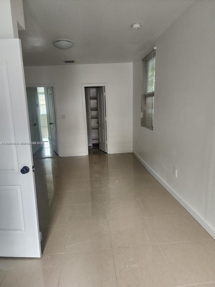 1726 Sw 25th Ave #1 - Photo 6 of 14