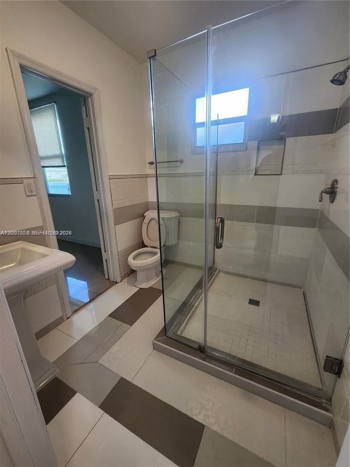 1726 Sw 25th Ave #1 - Photo 7 of 14