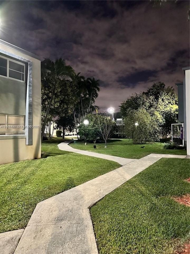 8794 Sw 12th St #103 - Photo 6 of 8