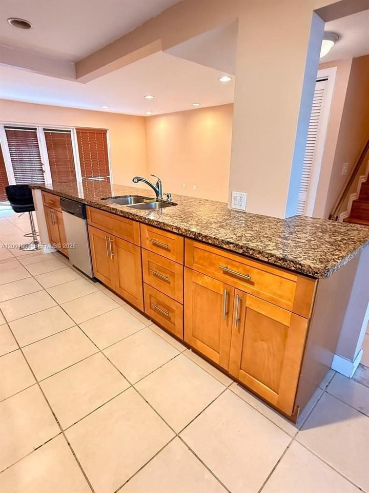 2750 N 34th Ave #9D - Photo 3 of 20