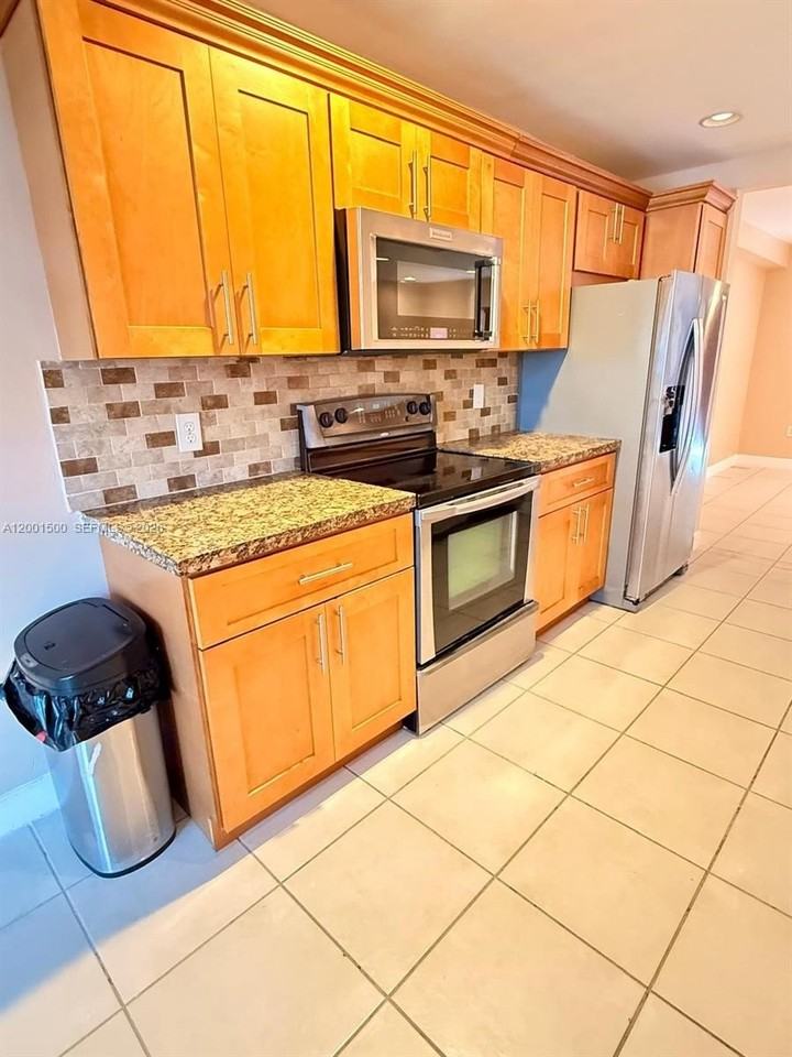 2750 N 34th Ave #9D - Photo 5 of 20