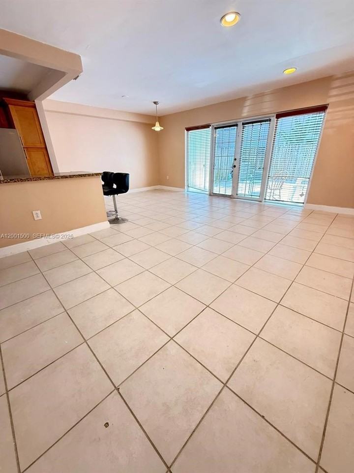 2750 N 34th Ave #9D - Photo 7 of 20