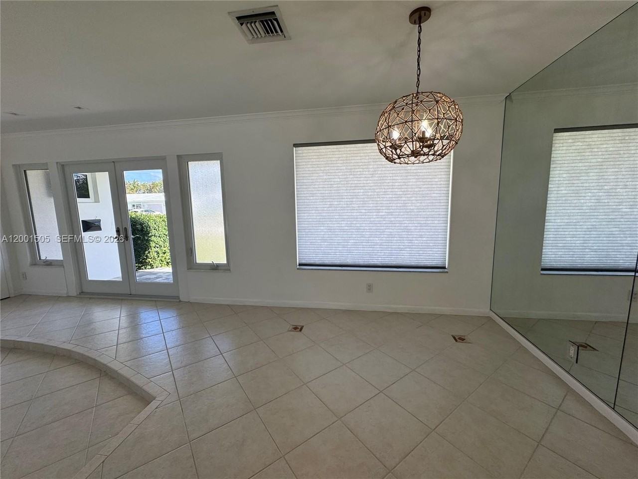 1093 Sw 14th St - Photo 6 of 28