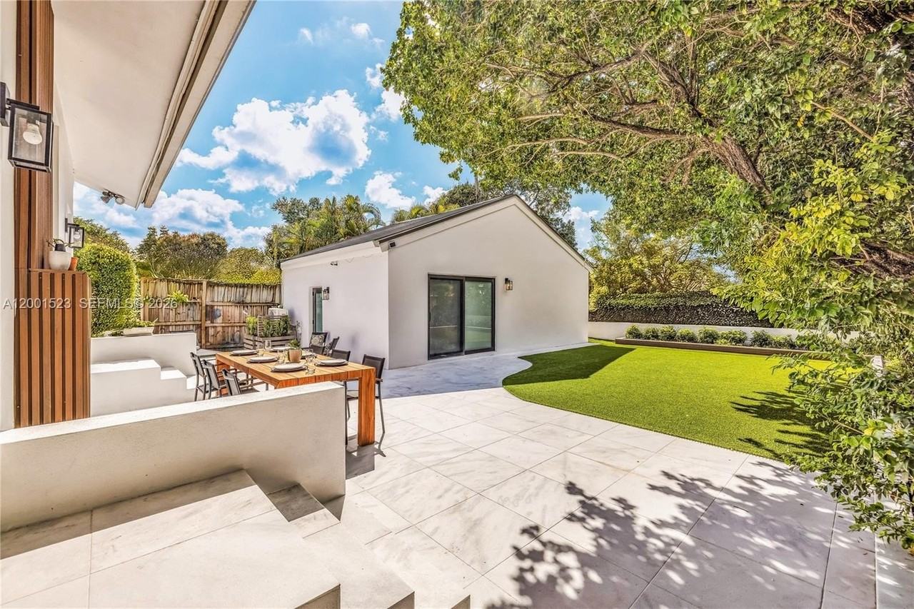 320 Ne 88th St - Photo 4 of 50