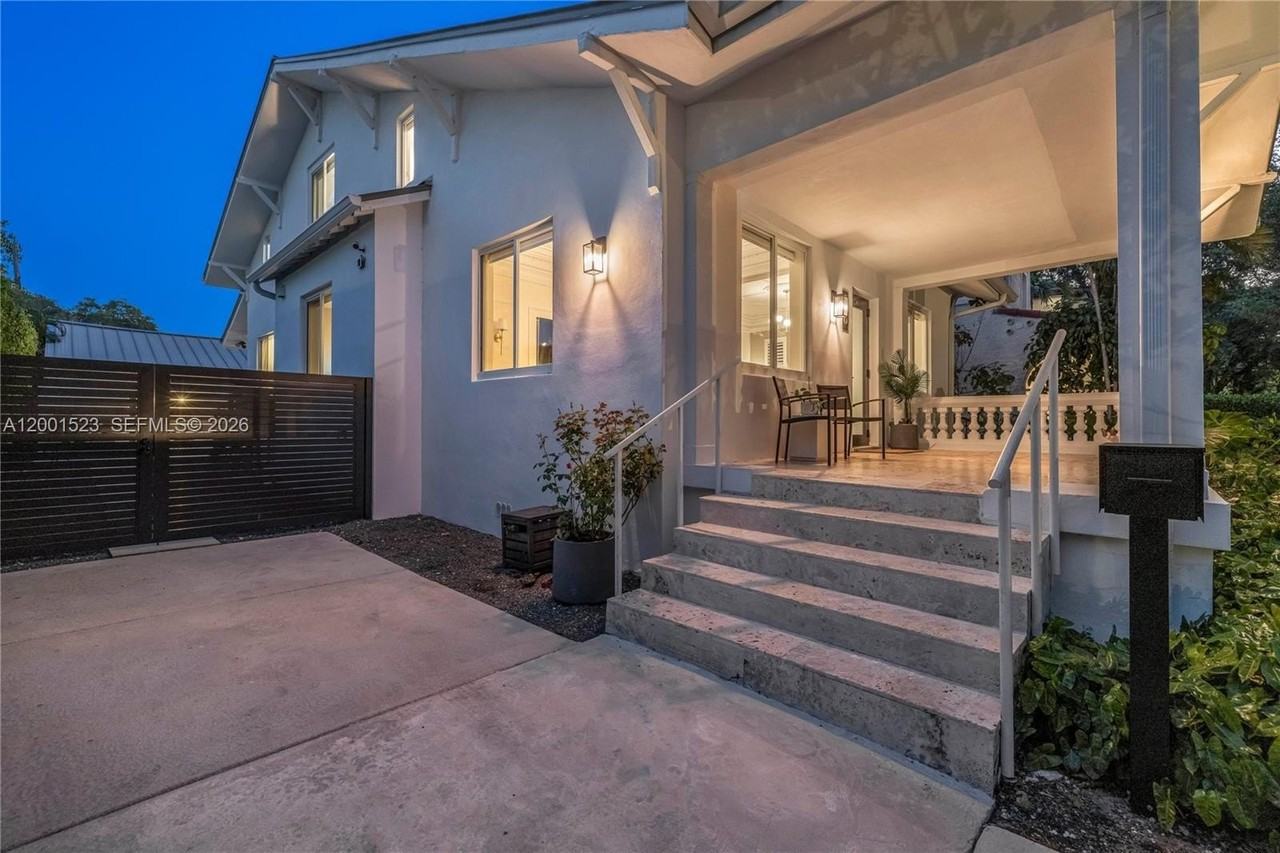 320 Ne 88th St - Photo 5 of 50