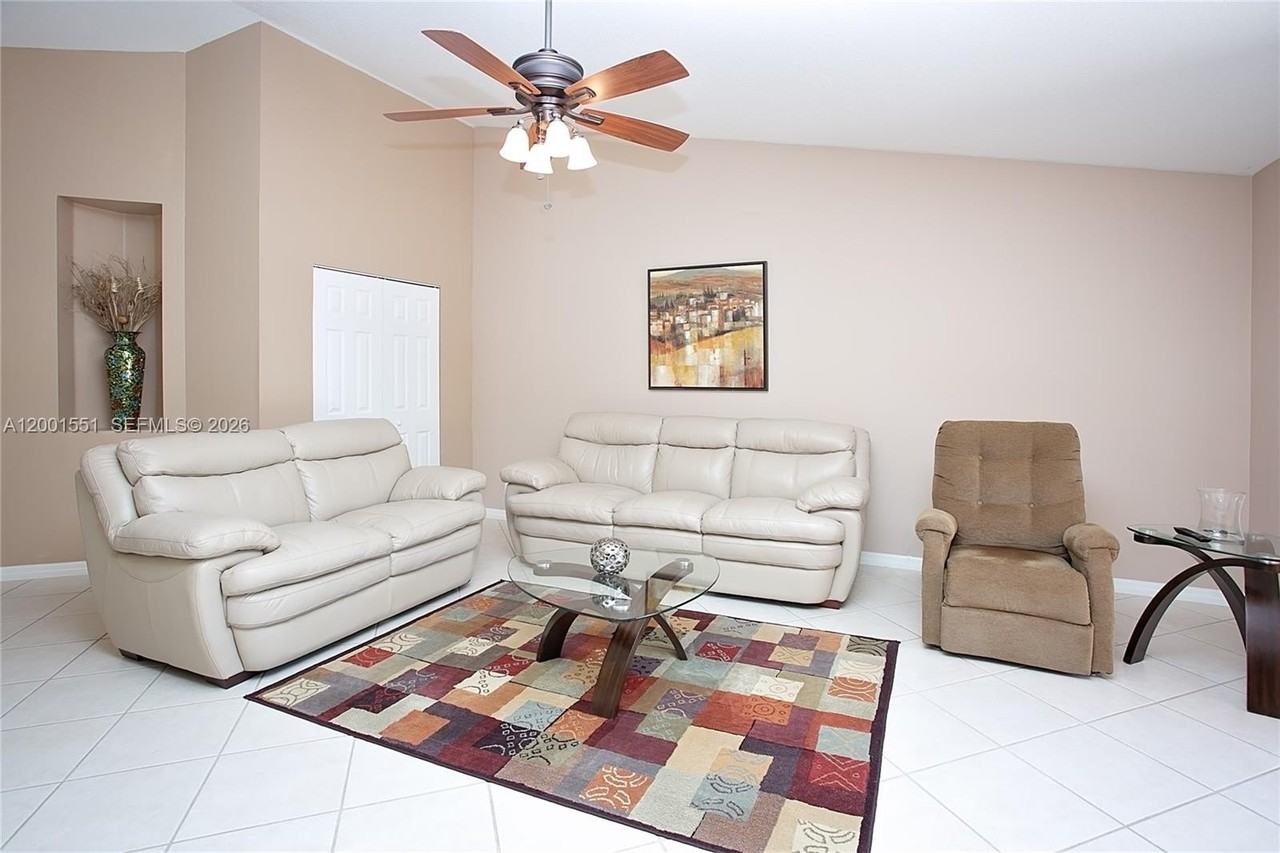 4104 Pine Ridge Ln - Photo 3 of 22