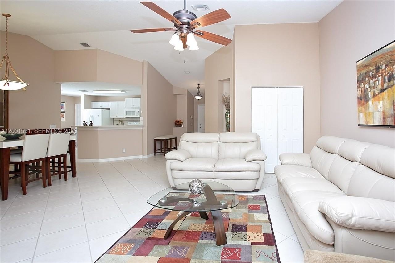 4104 Pine Ridge Ln - Photo 4 of 22