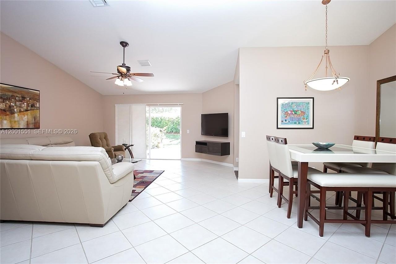 4104 Pine Ridge Ln - Photo 5 of 22