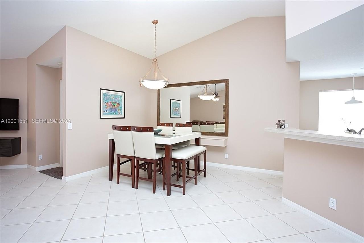 4104 Pine Ridge Ln - Photo 6 of 22