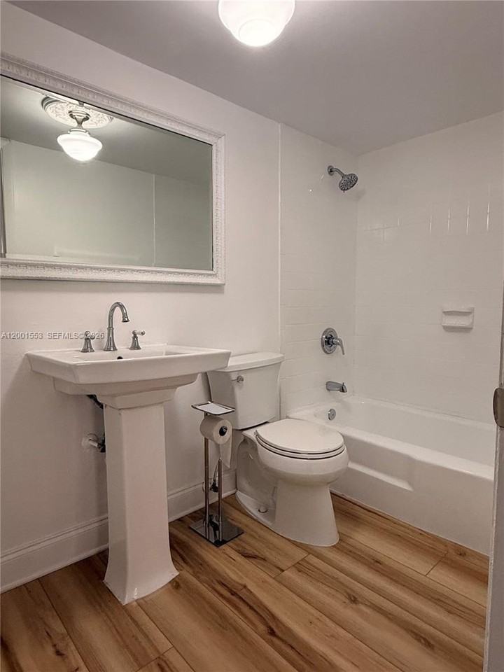 10834 N Kendall Dr #X13 - Photo 6 of 25