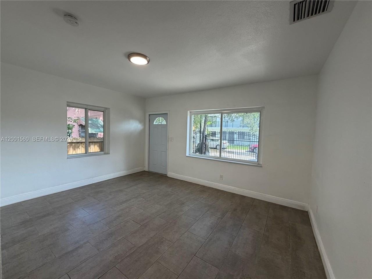 7712 Ne 1st Ct - Photo 2 of 11