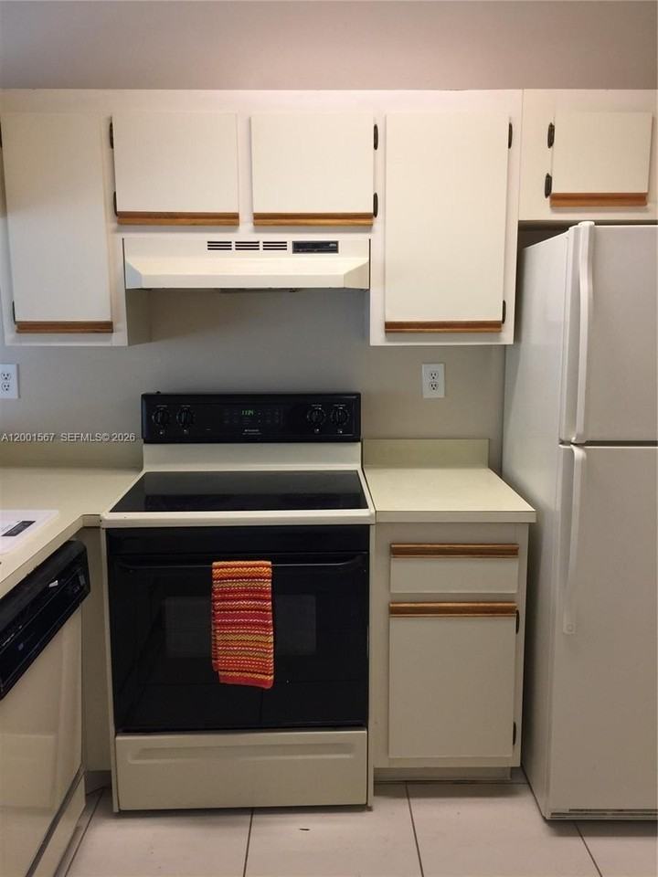 9223 Sw 141st Pl #9223 - Photo 2 of 17