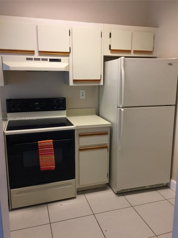 9223 Sw 141st Pl #9223 - Photo 3 of 17