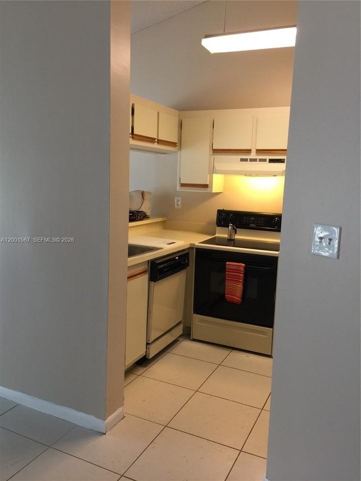 9223 Sw 141st Pl #9223 - Photo 4 of 17