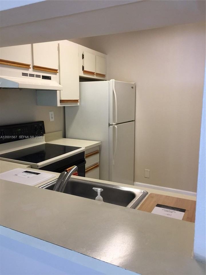 9223 Sw 141st Pl #9223 - Photo 5 of 17