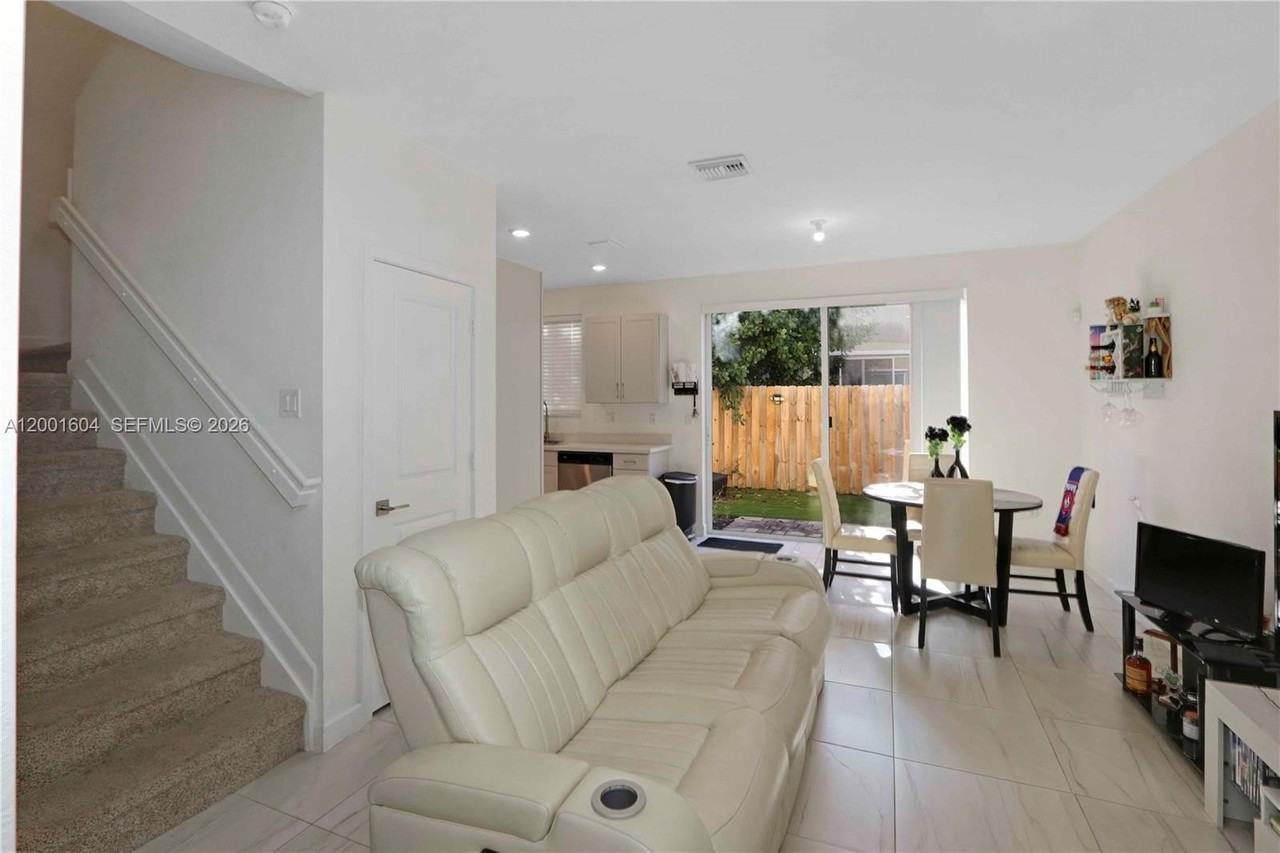 2432 Se 10th Ct - Photo 6 of 28