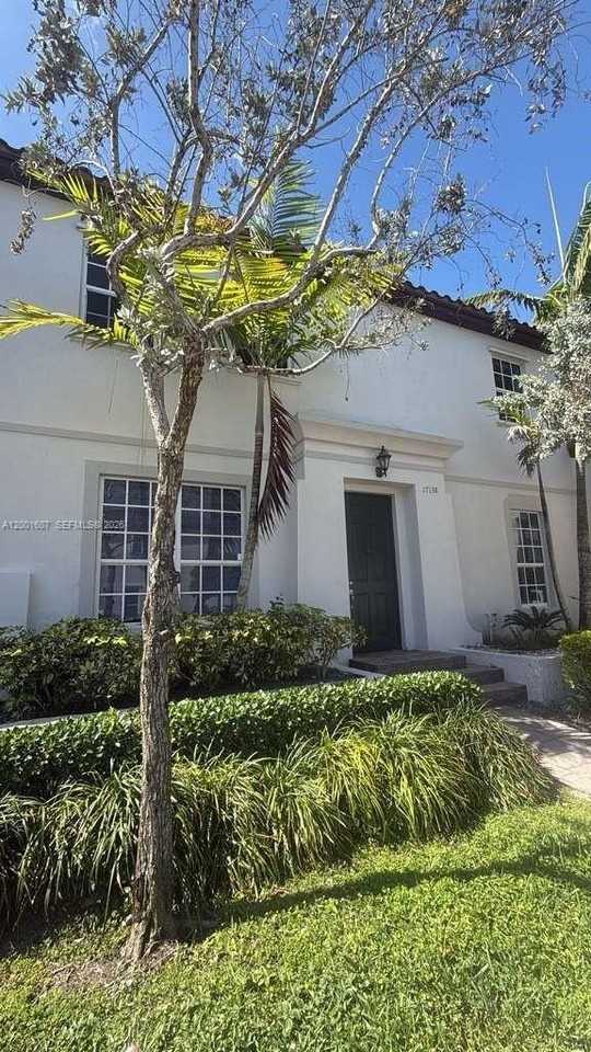 17138 Sw 93rd St #17138 - Photo 4 of 26