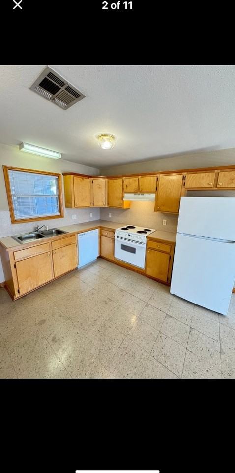 1656 Saint John Bosco St - Photo 4 of 18