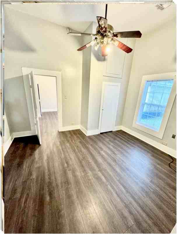 319 S Division St - Photo 4 of 16